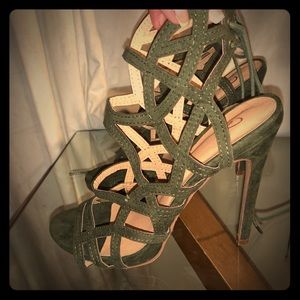 Beautiful hunter green heels